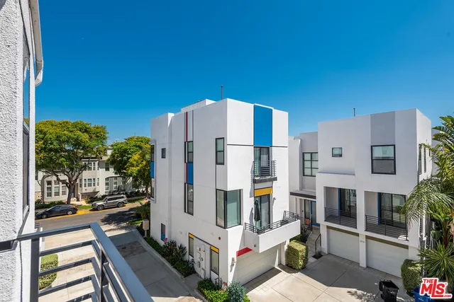 $2,149,000 | 12936 Discovery Creek, Los Angeles, CA 90094