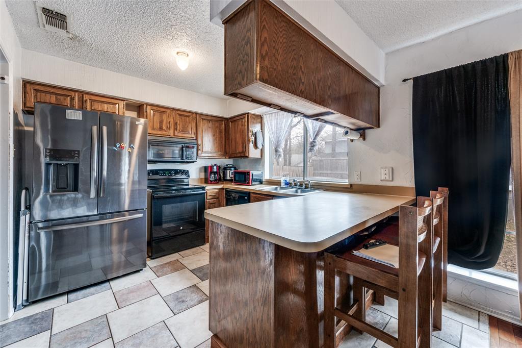 2116 Holt Road Arlington, TX 76006 - Photo 4 of 12