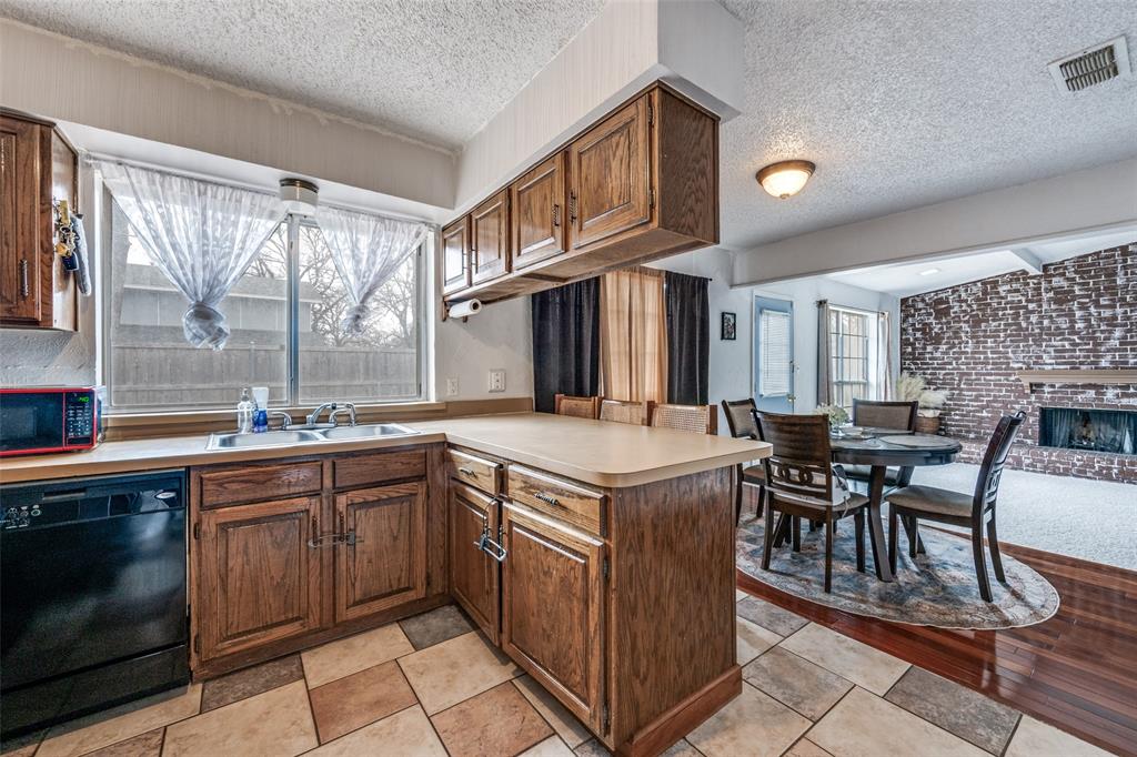 2116 Holt Road Arlington, TX 76006 - Photo 5 of 12