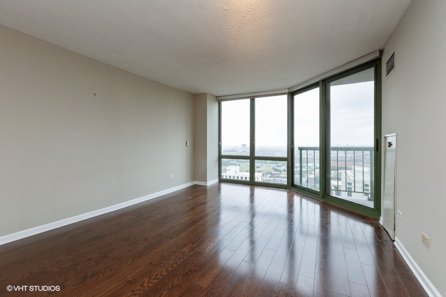 111 West Maple Street, Unit 2408 Chicago, IL 60610 - Photo 4 of 12
