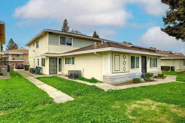 $165,000 | 7424 Franklin Boulevard, Unit 3, Sacramento, CA 95823