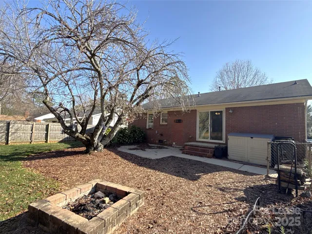 a view of a house with backyard stove and sitting area