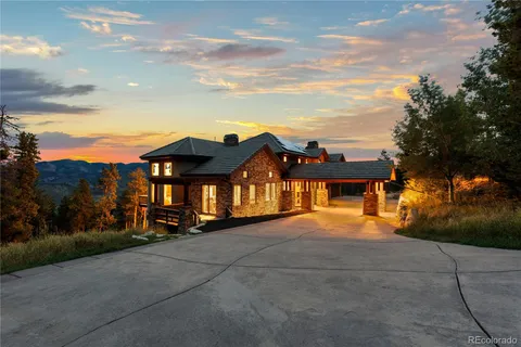 a view of a small yard