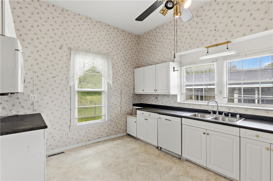 915 East Mitchell Street Calvert, TX 77837 - Photo 14 of 30