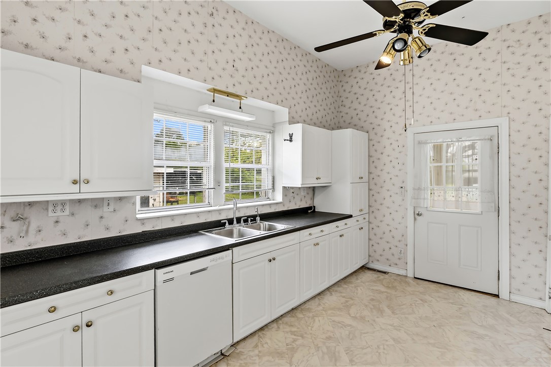 915 East Mitchell Street Calvert, TX 77837 - Photo 15 of 30