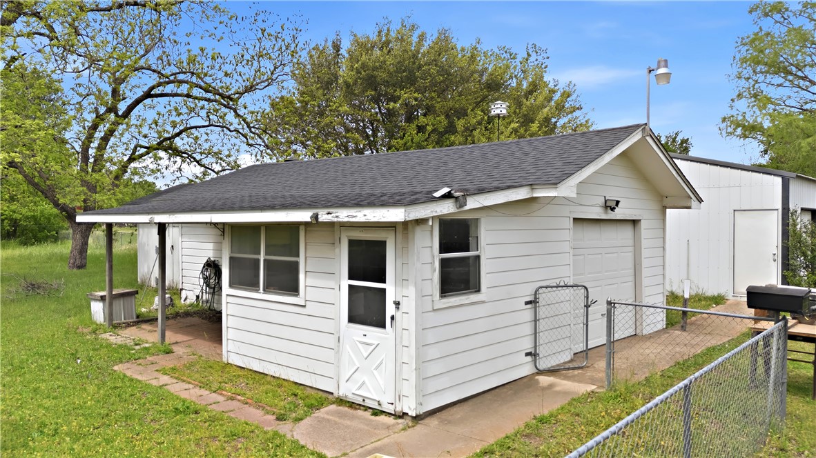 915 East Mitchell Street Calvert, TX 77837 - Photo 24 of 30