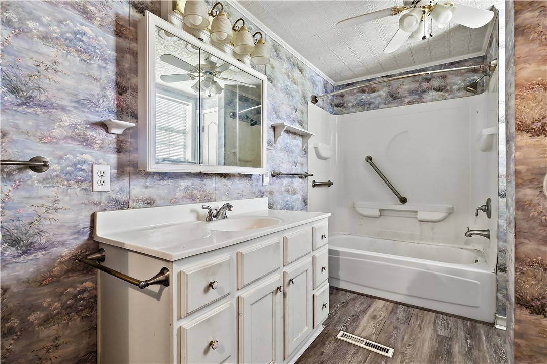 915 East Mitchell Street Calvert, TX 77837 - Photo 8 of 30