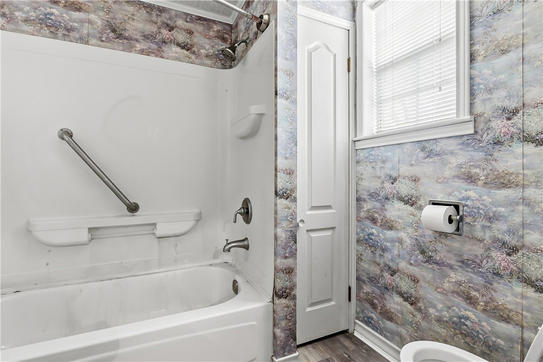 915 East Mitchell Street Calvert, TX 77837 - Photo 9 of 30