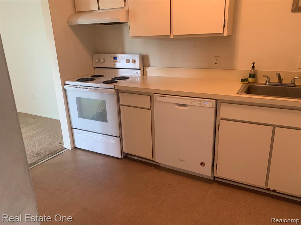 32005 West 12 Mile Road, Unit 73 Farmington Hills, MI 48334 - Photo 10 of 14