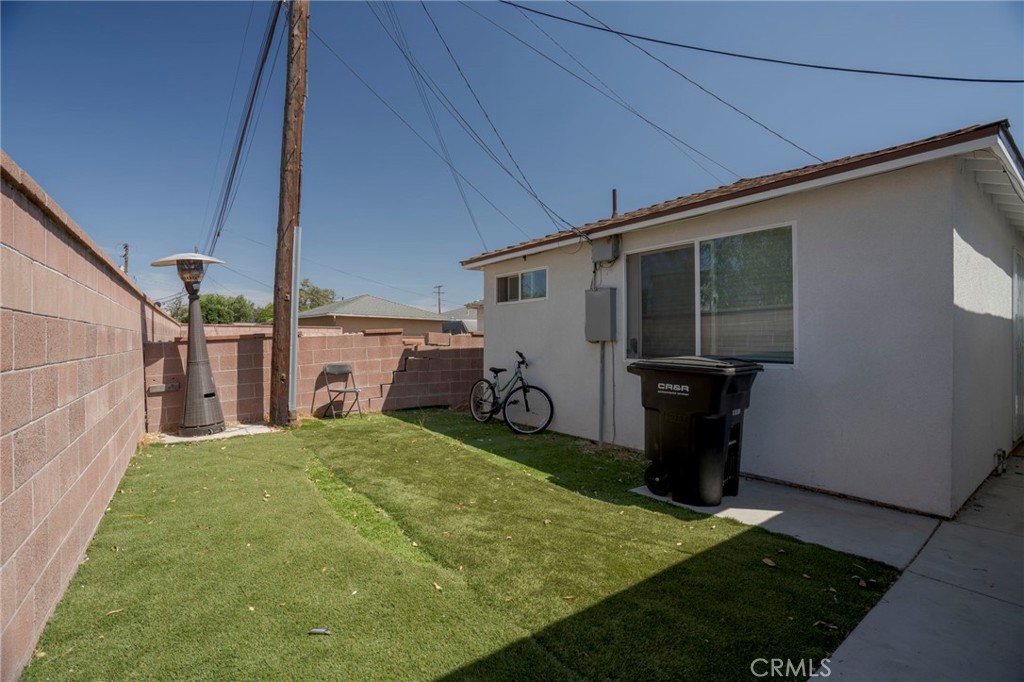 9727 Glandon Street Bellflower, CA 90706 - Photo 28 of 40 a view of a backyard of the house