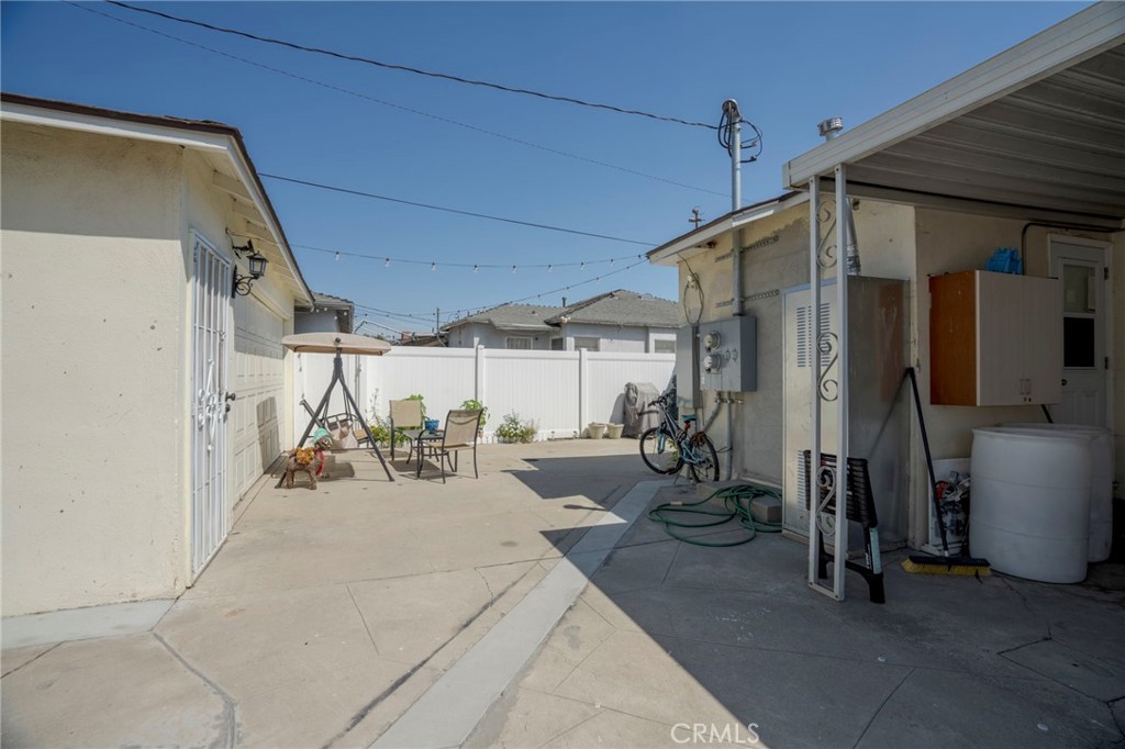 9727 Glandon Street Bellflower, CA 90706 - Photo 38 of 40 a view of a patio with table and chairs