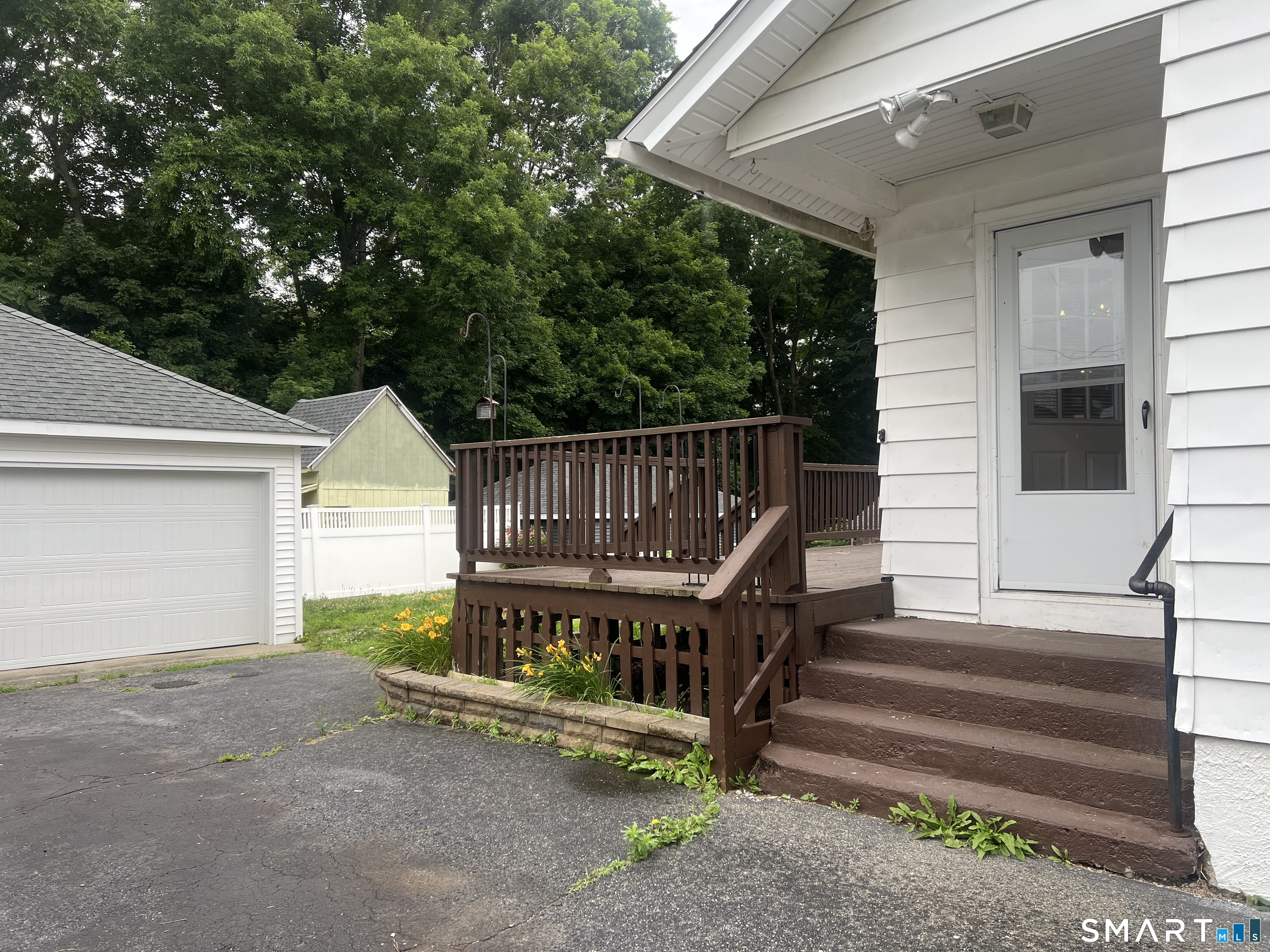 39 Geer Avenue Norwich, CT 06360 - Photo 8 of 29