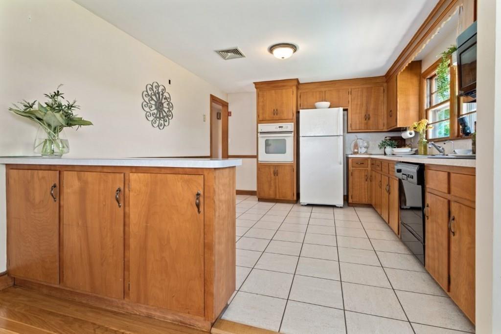 11 Evergreen Road Stoneham, MA 02180 - Photo 14 of 42 Gallery Image 14