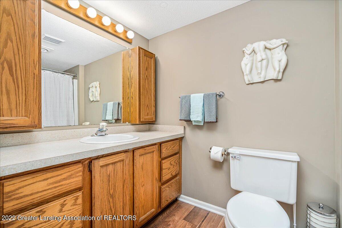 6743 Spring Tree Lane, Unit 120 Lansing, MI 48917 - Photo 24 of 38 25-Media Jett-25