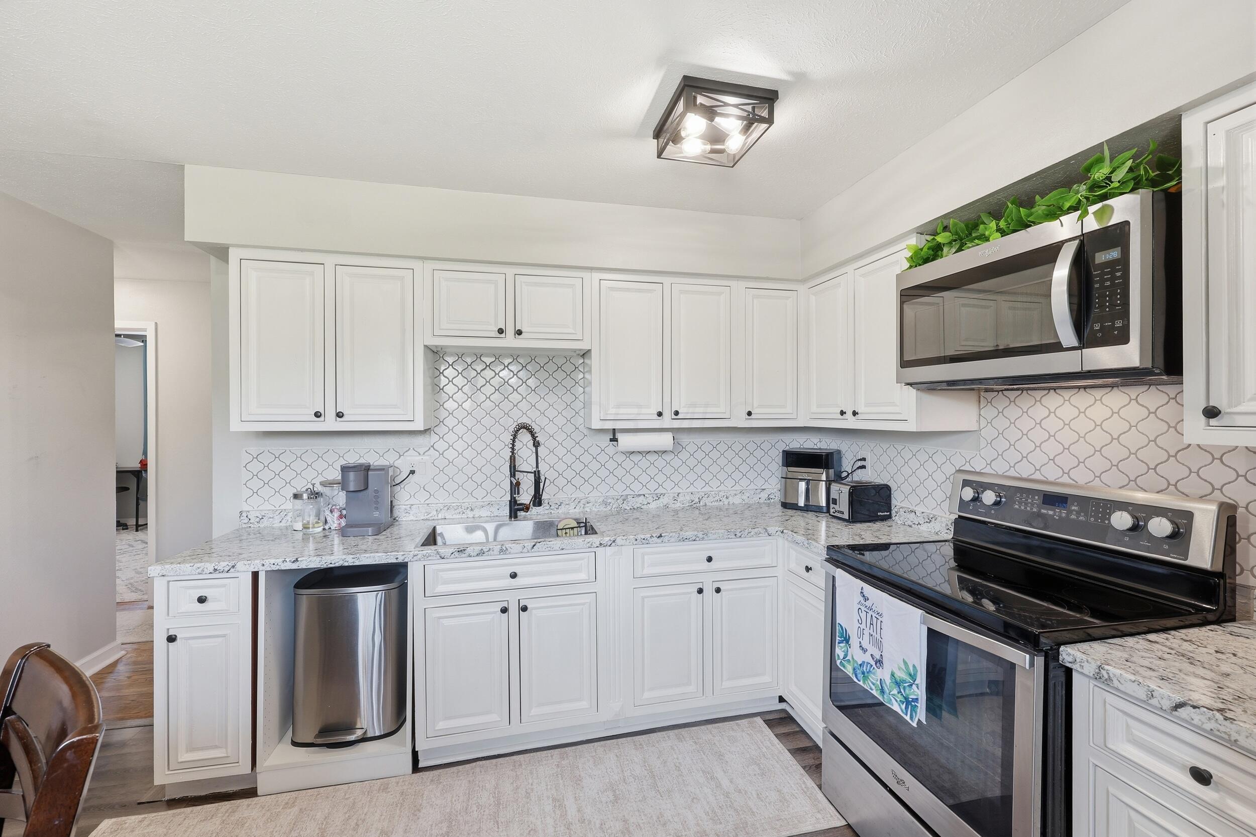 6097 Karl Road Columbus, OH 43229 - Photo 10 of 24