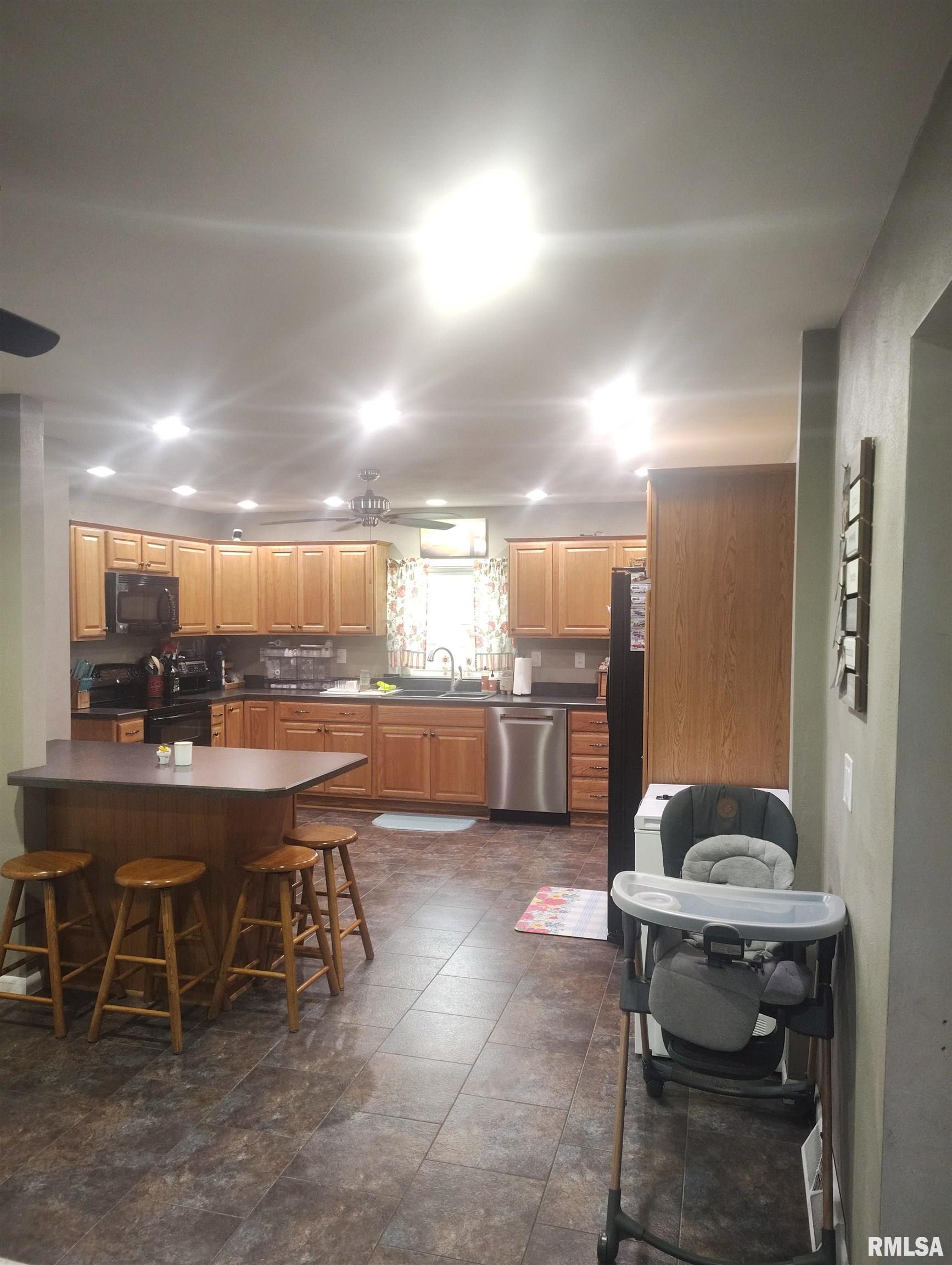 362 East Ash Street Canton, IL 61520 - Photo 7 of 56