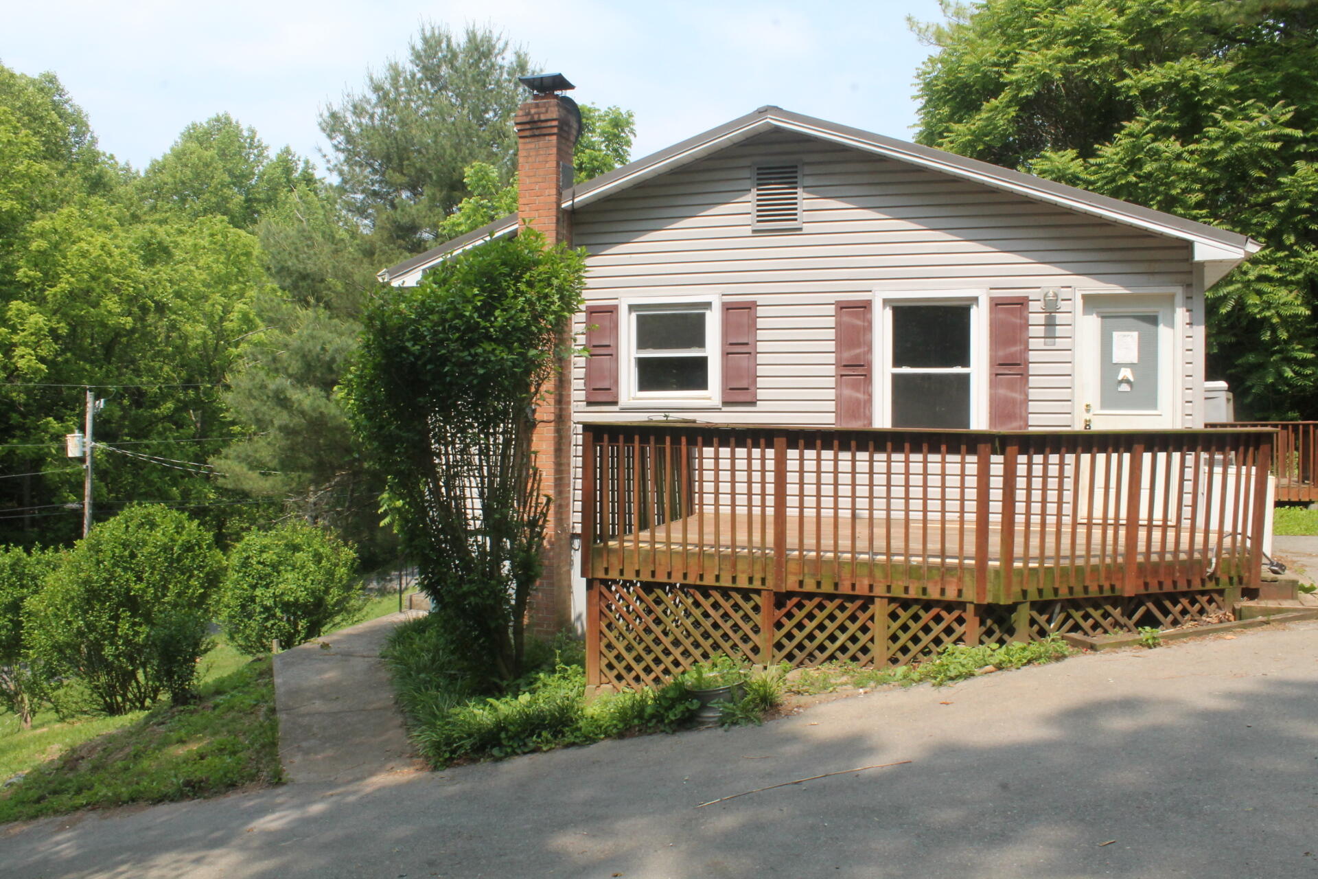 655 Arch Mill Road Buchanan, VA 24066 - Photo 3 of 16 655 Arch Mill 15