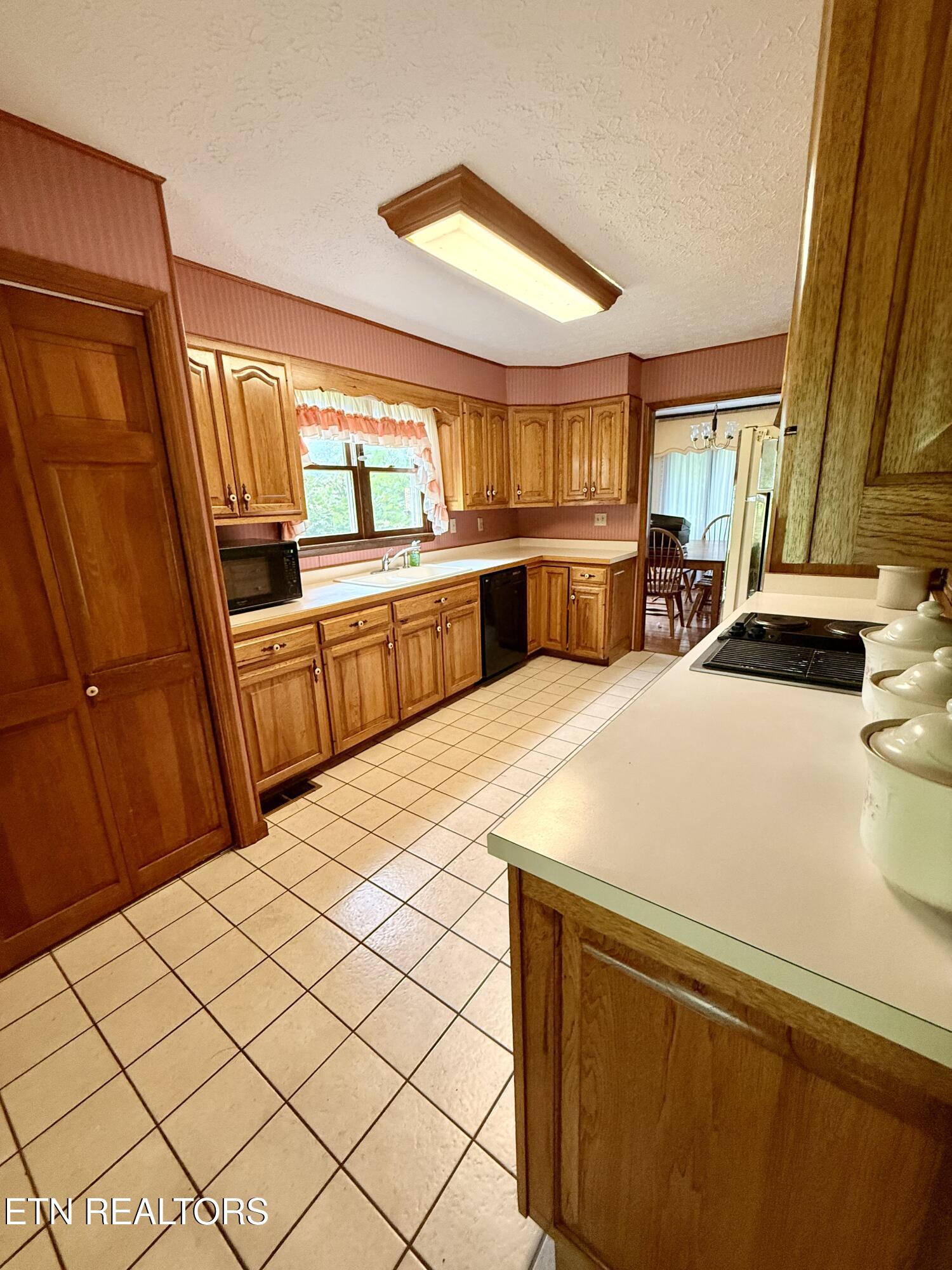 1317 Ridgeview Road Jonesville, VA 24263 - Photo 11 of 30 IMG_4147