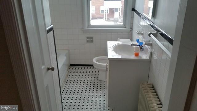 316 Westowne Road Baltimore, MD 21229 - Photo 3 of 11 Bath