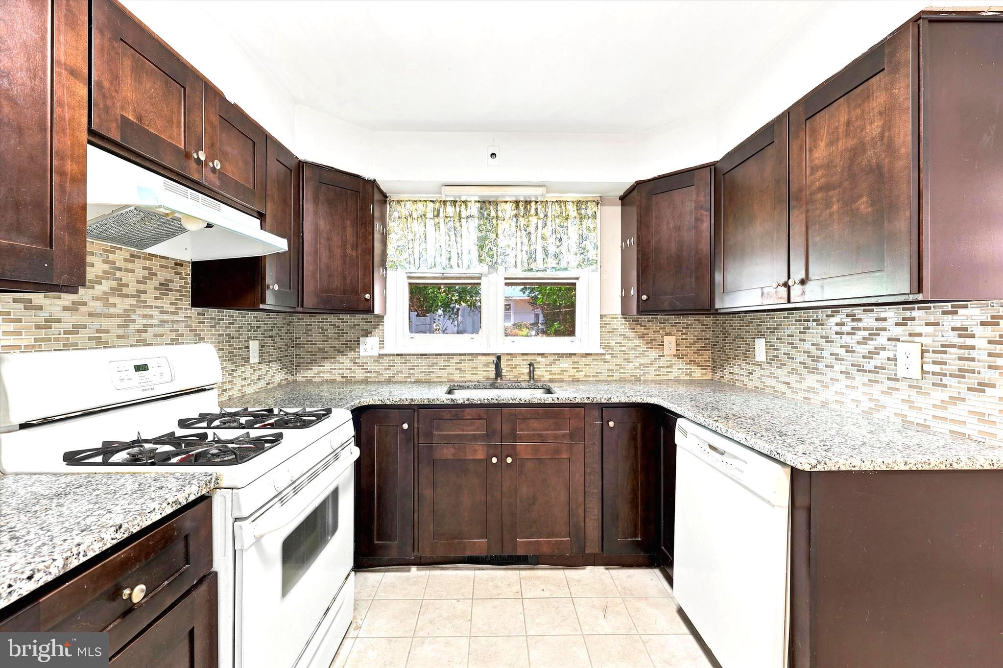 327 Summer St Road Royersford, PA 19468 - Photo 6 of 14 Bright kitchen overlooking the yard