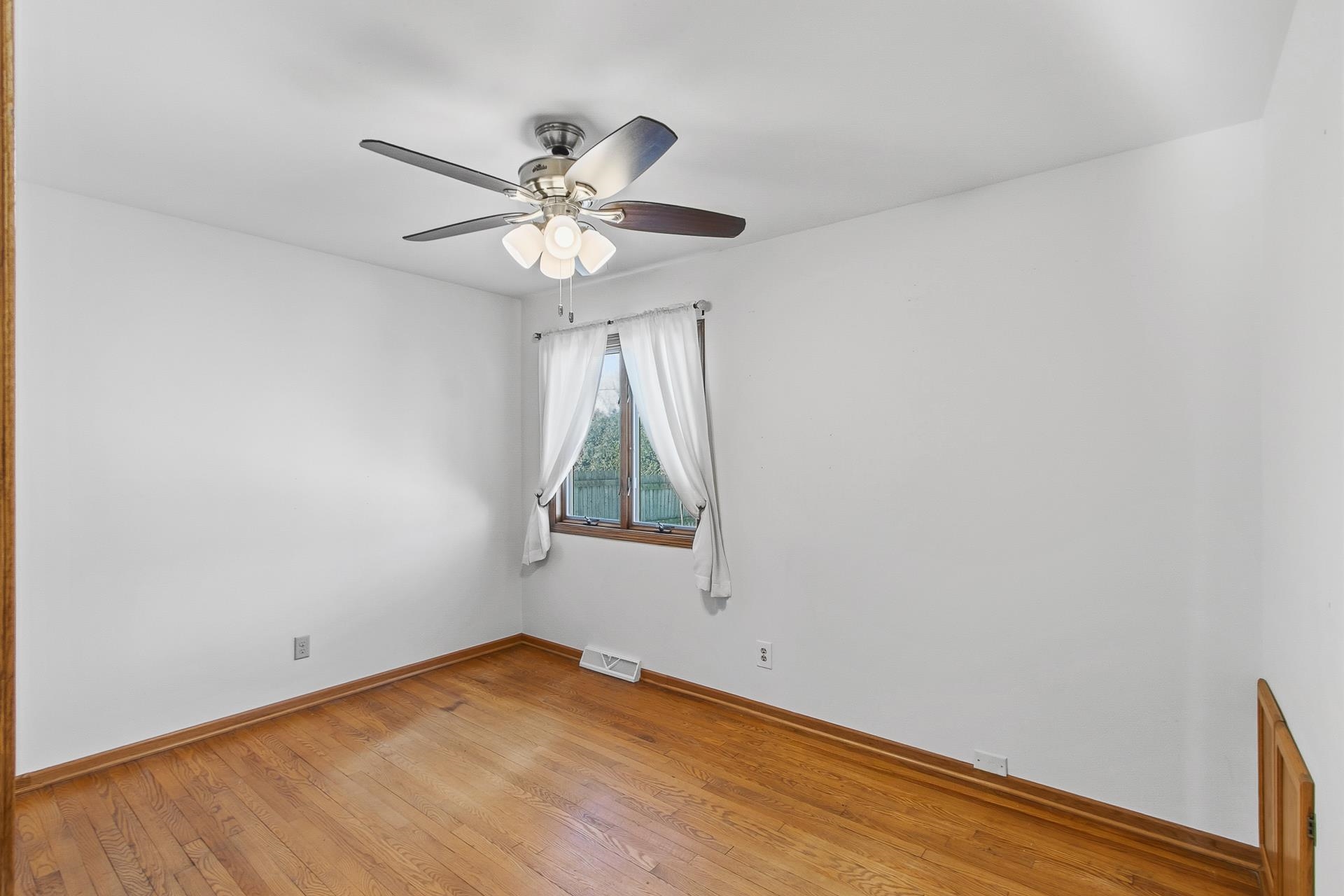 137 Belmont Road Madison, WI 53714 - Photo 11 of 34