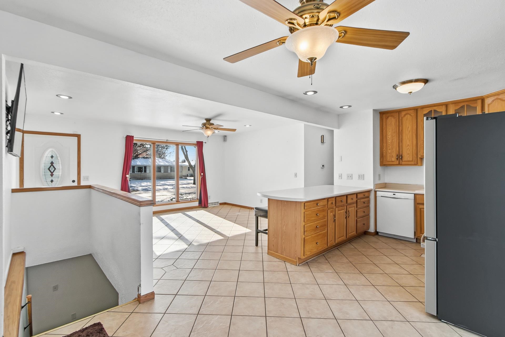 137 Belmont Road Madison, WI 53714 - Photo 3 of 34