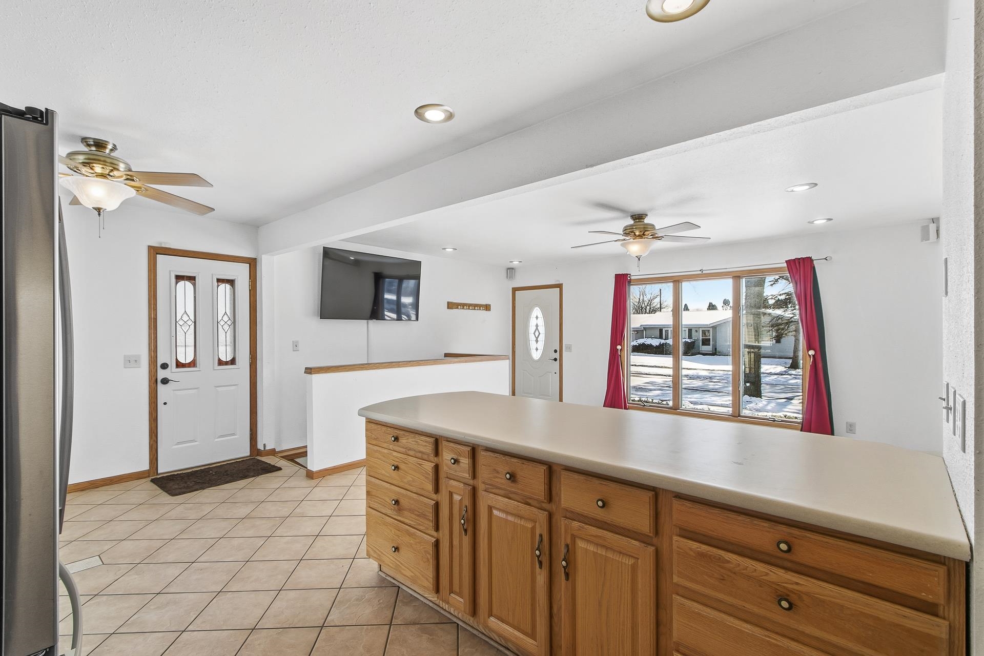 137 Belmont Road Madison, WI 53714 - Photo 7 of 34