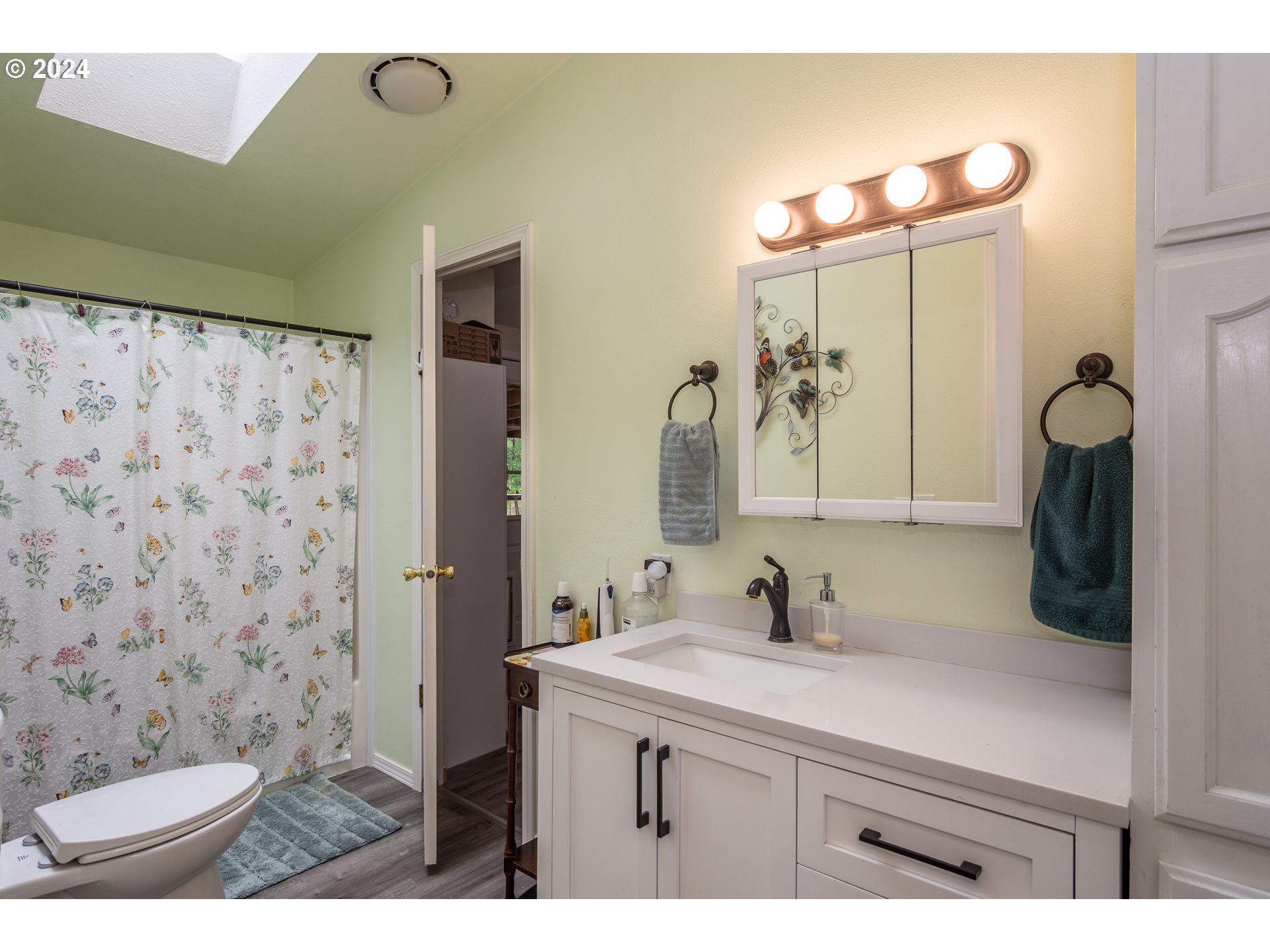 3762 Upper Cow Creek Road Azalea, OR 97410 - Photo 33 of 48 Bathroom