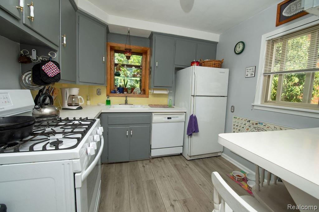 2505 Oliver Road Royal Oak, MI 48073 - Photo 8 of 23