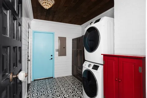 $575,000 | 2403 Little John Lane, Austin, TX 78704