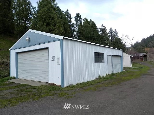 1860 Blue Creek Road Walla Walla, WA 99362 - Photo 2 of 28