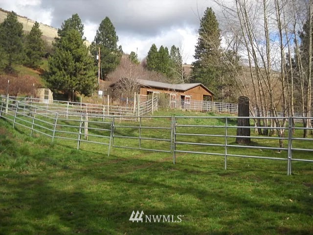 1860 Blue Creek Road Walla Walla, WA 99362 - Photo 13 of 28