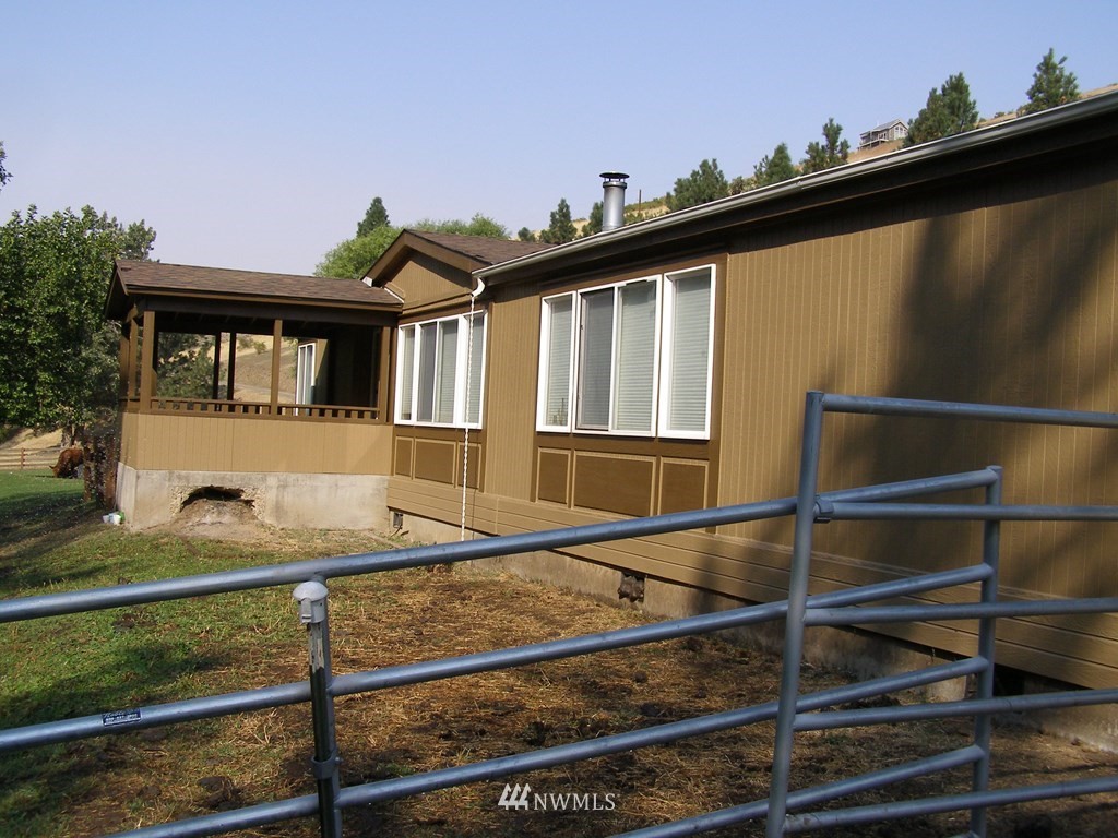 1860 Blue Creek Road Walla Walla, WA 99362 - Photo 17 of 28