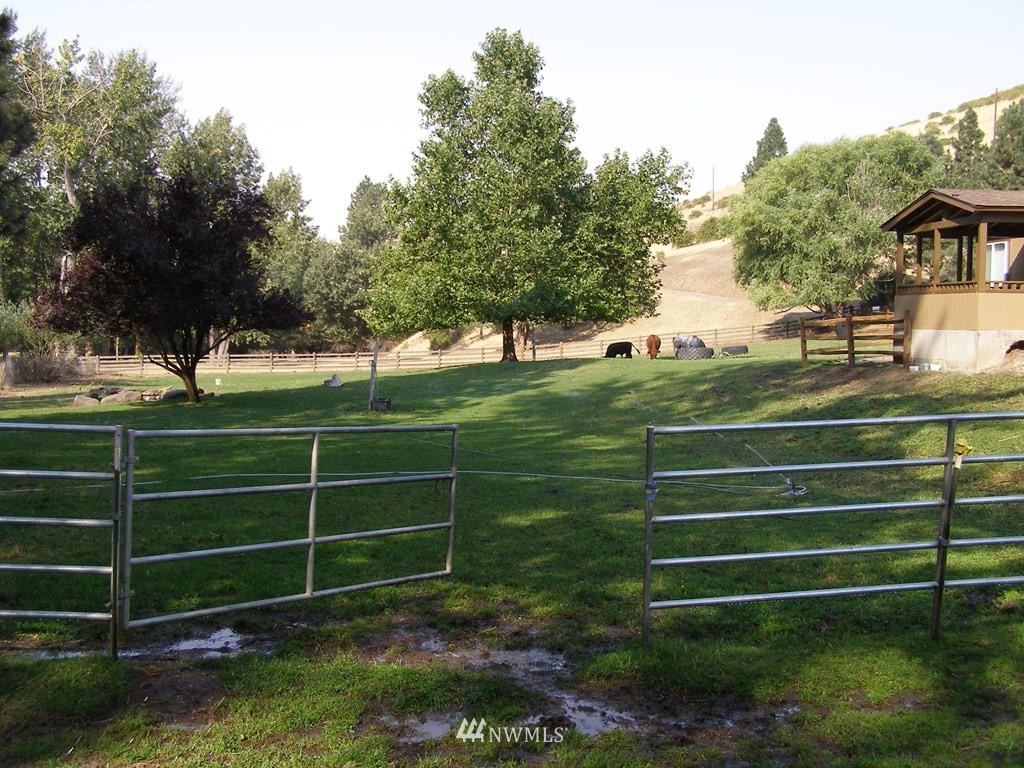 1860 Blue Creek Road Walla Walla, WA 99362 - Photo 19 of 28