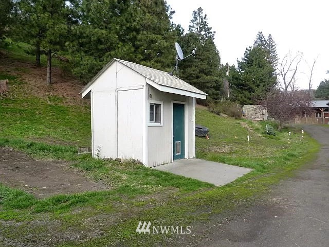 1860 Blue Creek Road Walla Walla, WA 99362 - Photo 4 of 28