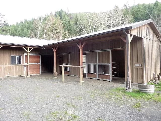 1860 Blue Creek Road Walla Walla, WA 99362 - Photo 5 of 28