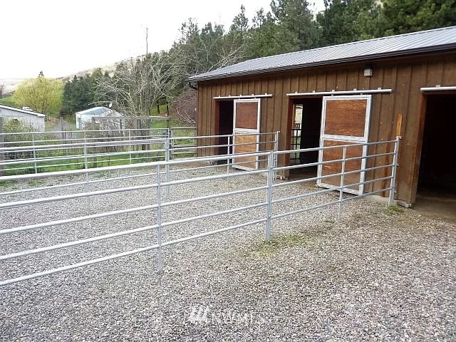 1860 Blue Creek Road Walla Walla, WA 99362 - Photo 8 of 28
