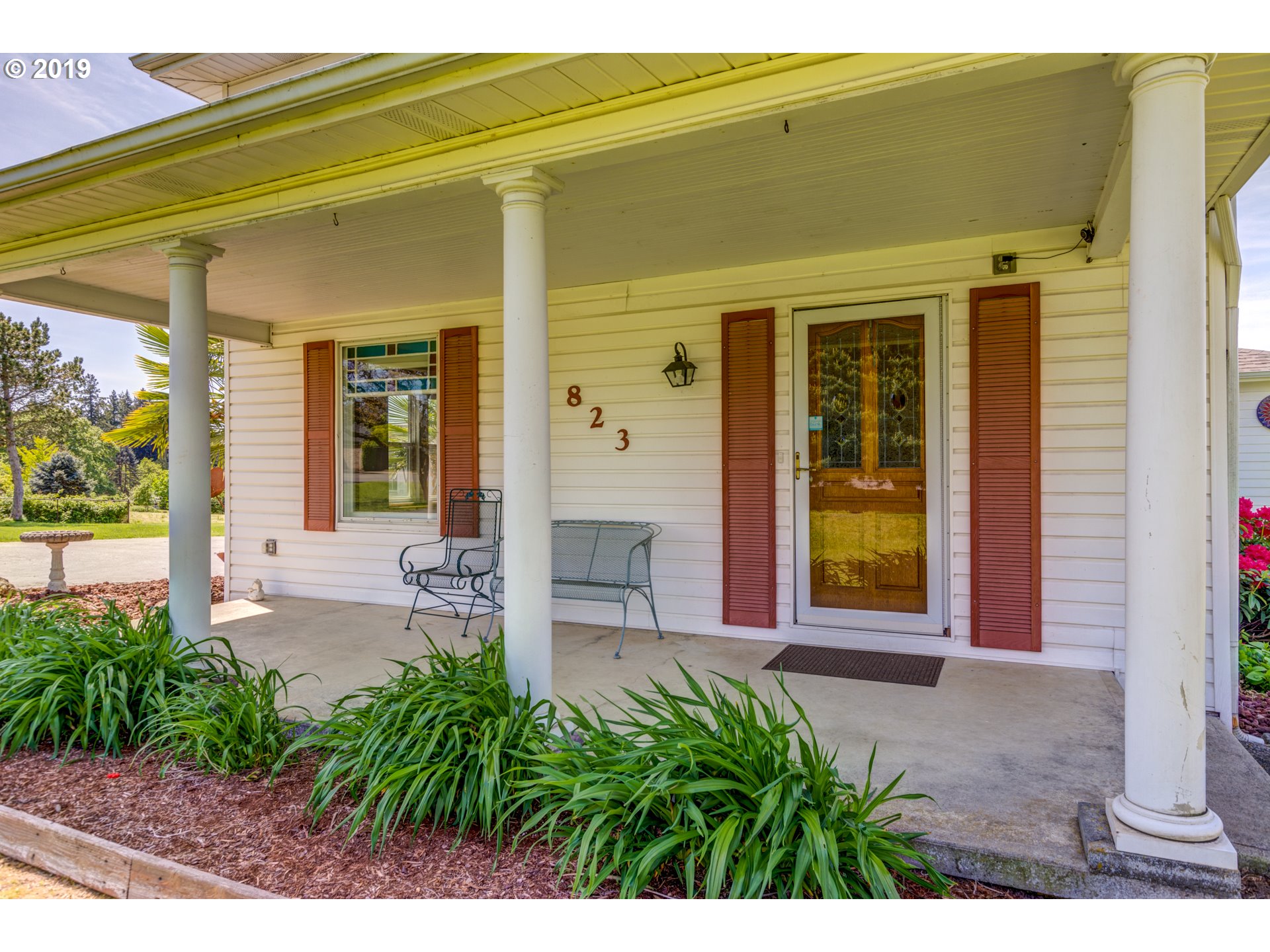 823 South Hillhurst Road Ridgefield, WA 98642 - Photo 5 of 31 a front view of a house with a porch