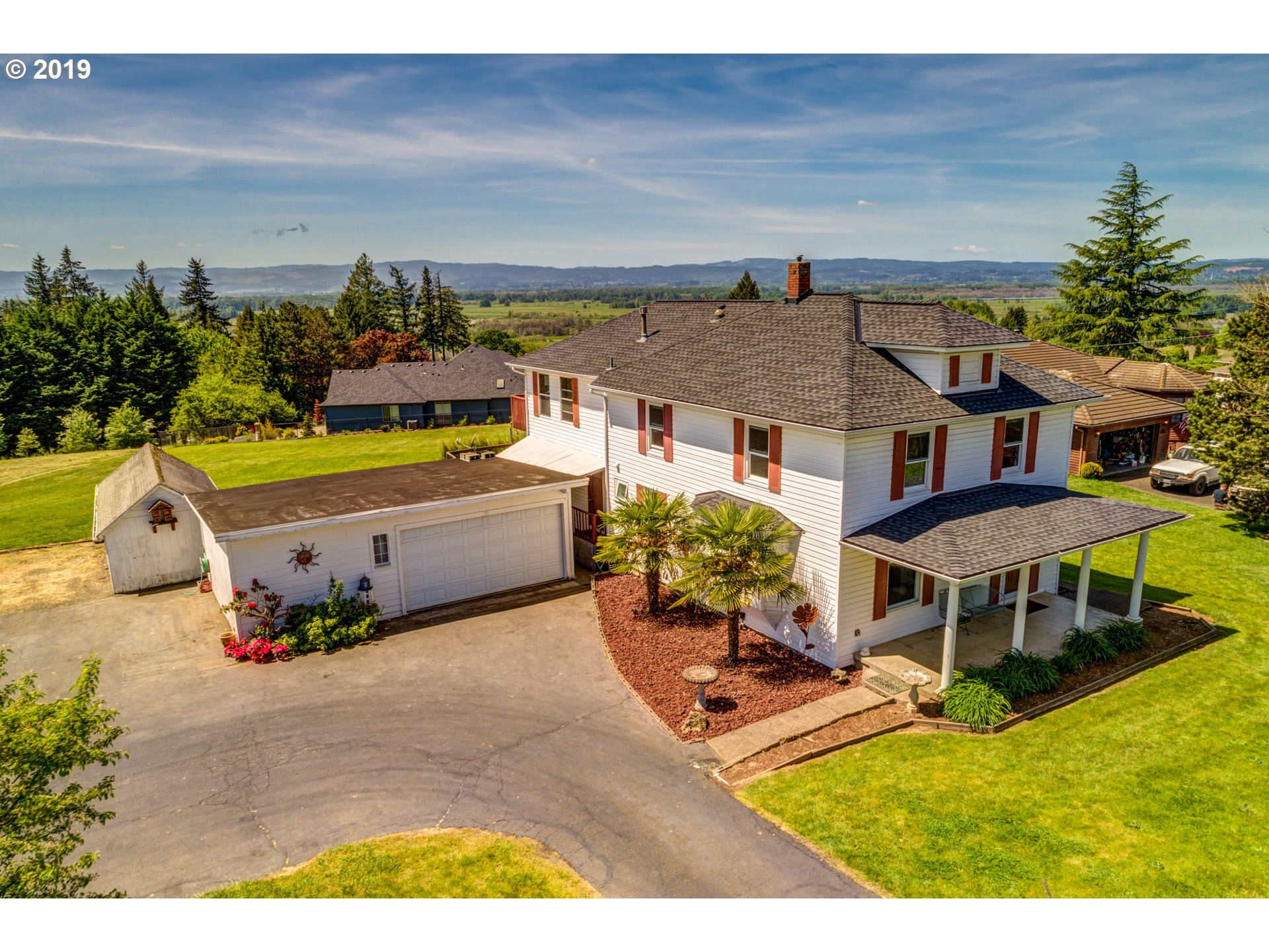 823 South Hillhurst Road Ridgefield, WA 98642 - Photo 6 of 31 a swimming pool with outdoor seating and yard