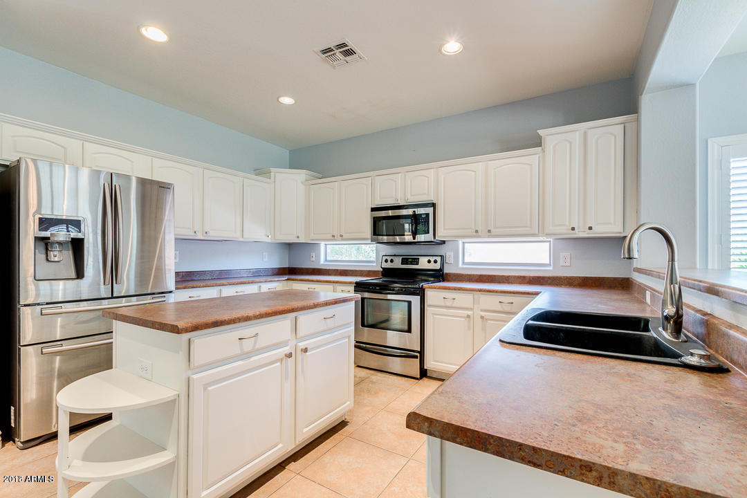4581 East Ruffian Road Gilbert, AZ 85297 - Photo 4 of 57 CHEERFUL KITCHEN