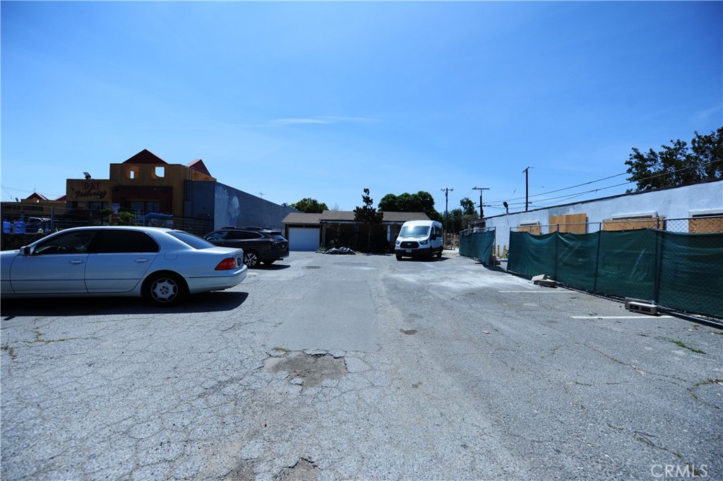 4522 West 1st Street Santa Ana, CA 92704 - Photo 14 of 18