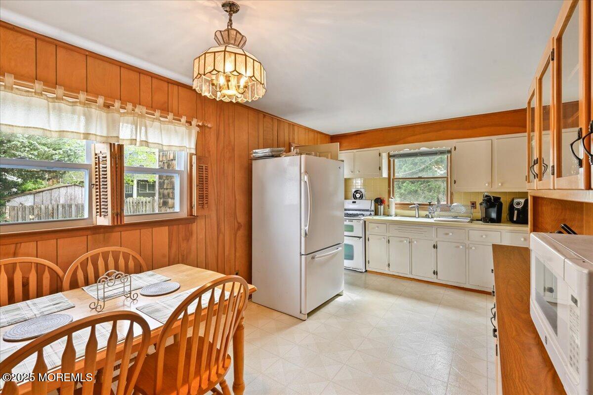 2119 Foster Road Point Pleasant, NJ 08742 - Photo 4 of 11 07-SMV_2119FosterRd-07
