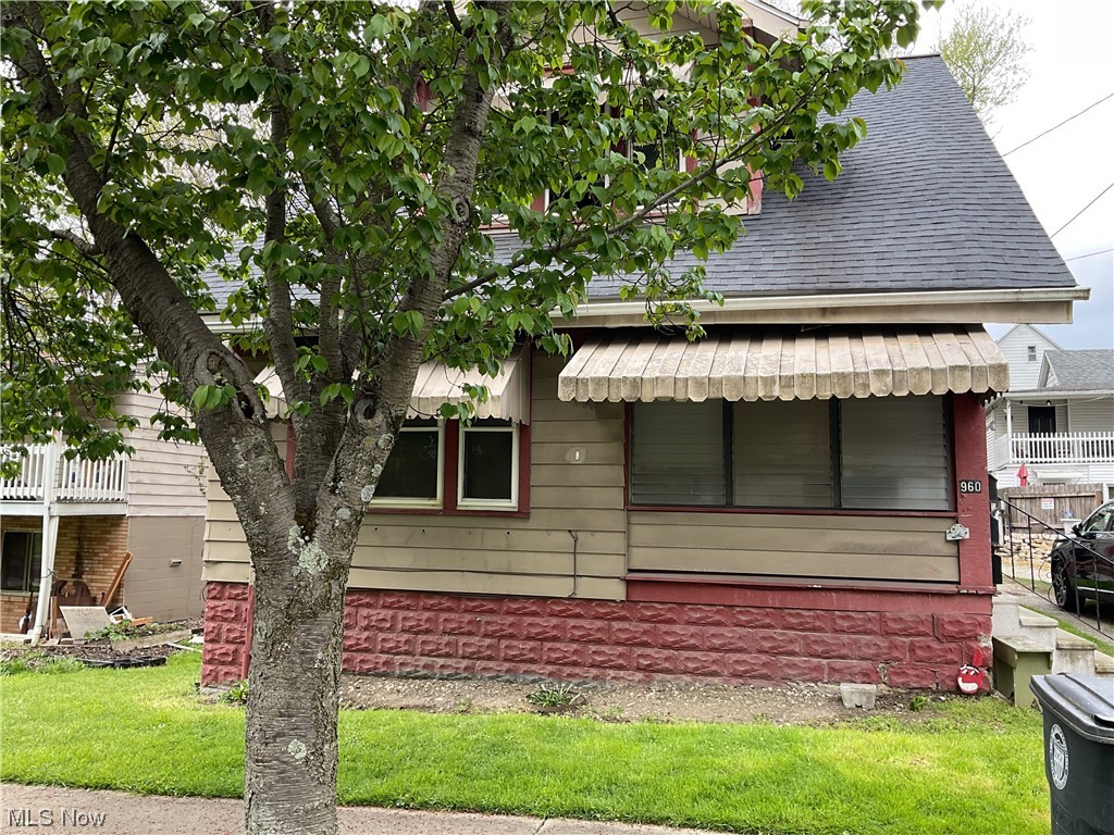 960 Sawyer Avenue Akron, OH 44310 - Photo 2 of 14