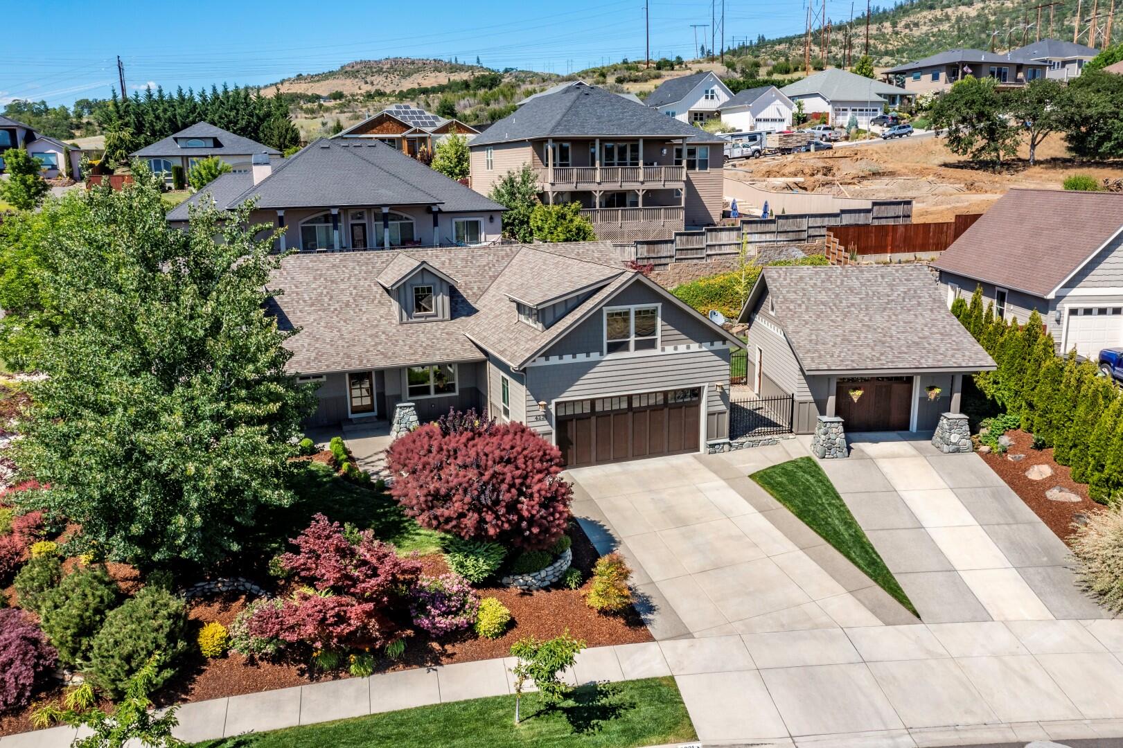4221 Falcon Ridge Terrace Medford, OR 97504 - Photo 34 of 39 DJI_0214-HDR (Large)