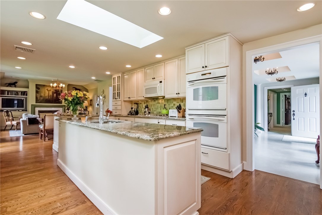 50 Old Boston Neck Road Narragansett, RI 02882 - Photo 15 of 37 Kitchen