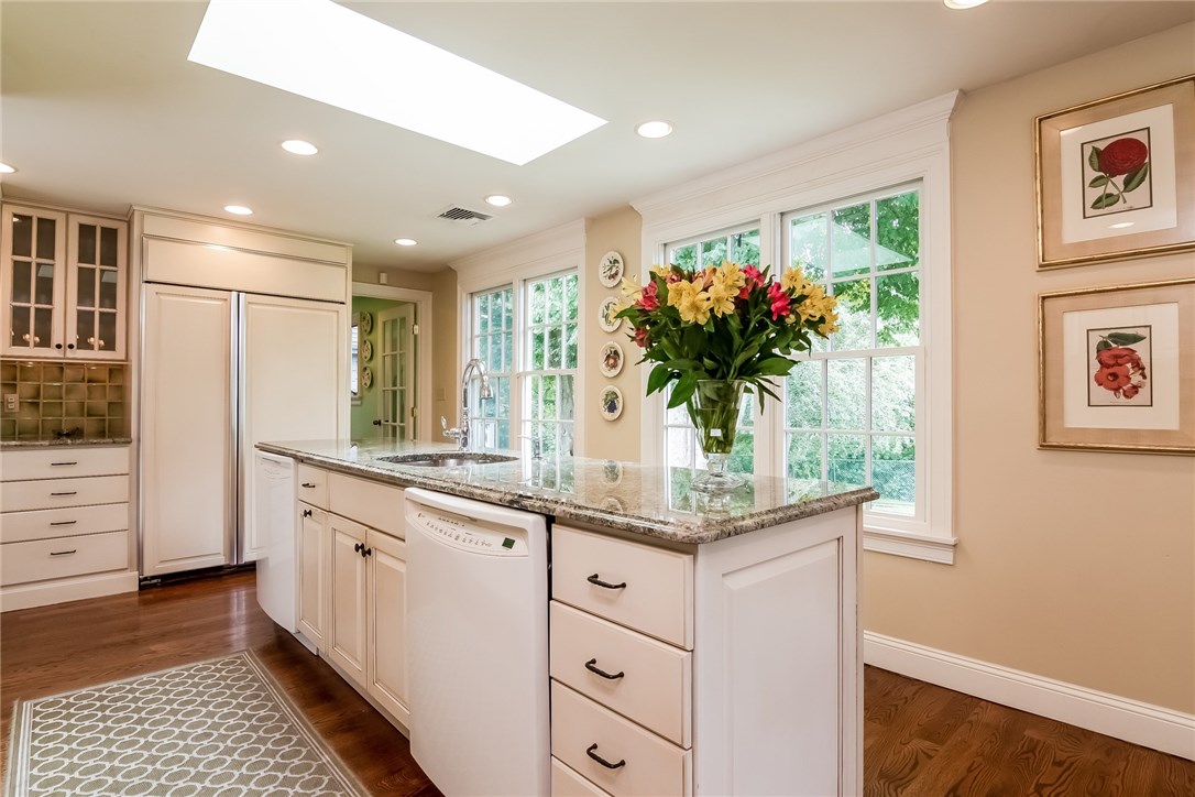 50 Old Boston Neck Road Narragansett, RI 02882 - Photo 17 of 37 Kitchen