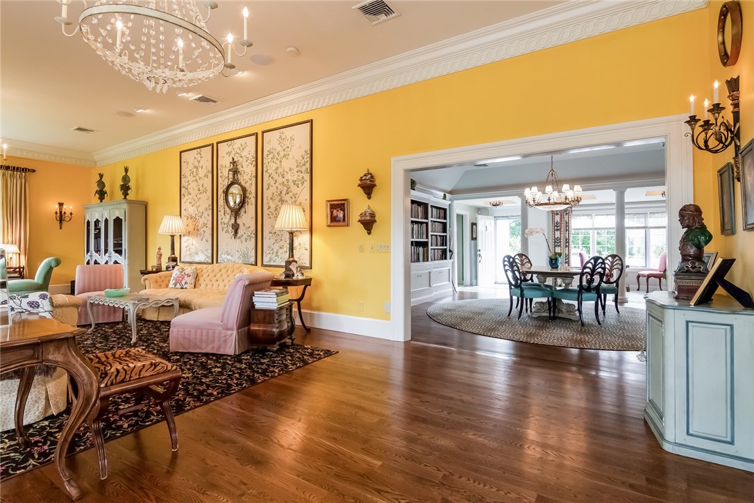 50 Old Boston Neck Road Narragansett, RI 02882 - Photo 5 of 37 Living Room