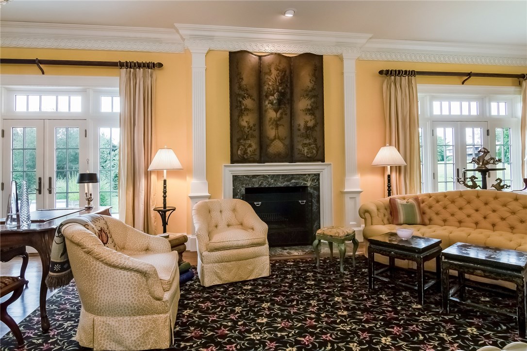 50 Old Boston Neck Road Narragansett, RI 02882 - Photo 7 of 37 Living Room