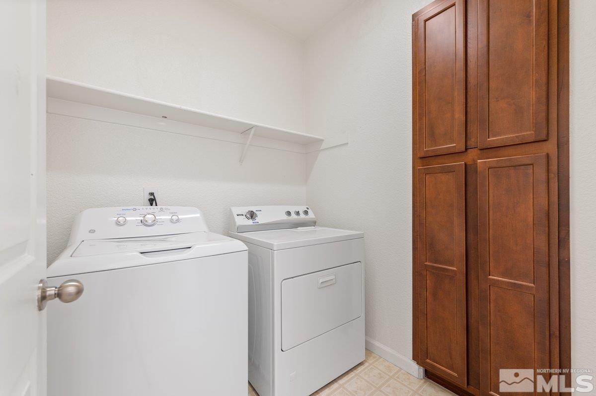 2160 Stanhope Lane Reno, NV 89502 - Photo 23 of 31 a utility room with dryer and washer