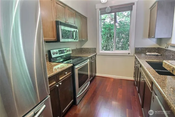$3,500 | 23300 Southeast Black Nugget Road, Unit H2, Issaquah, WA 98029